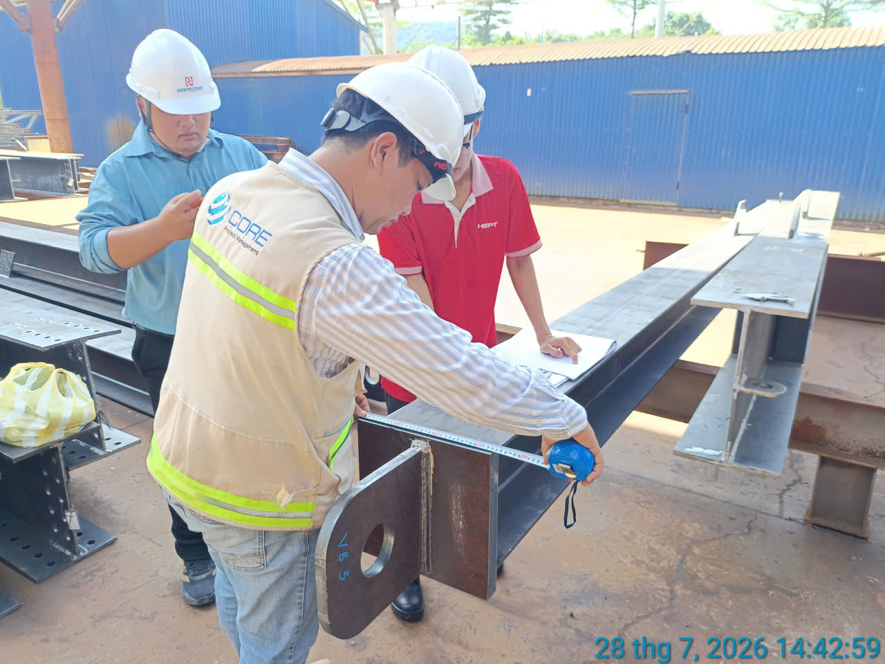 Hình 4: Nghiệm thu KCT hệ sàn đạo và cốt cứng tại nhà máy