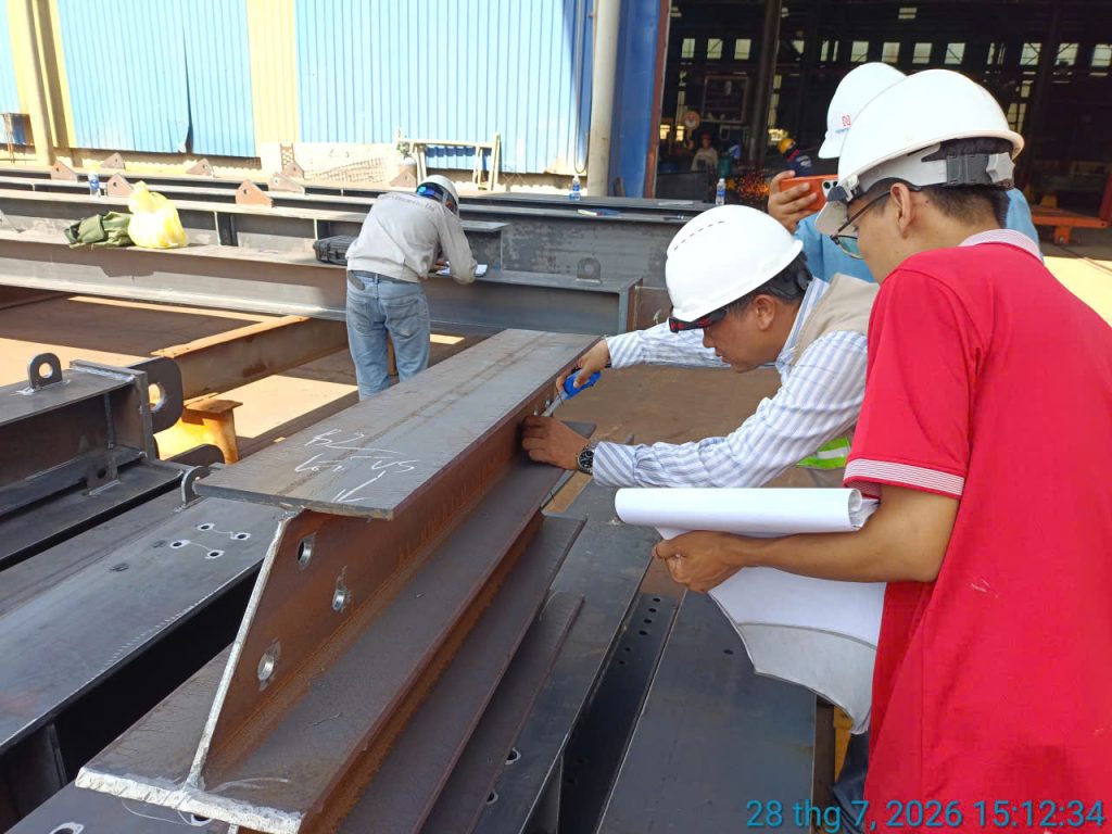 Hình 4: Nghiệm thu KCT hệ sàn đạo và cốt cứng tại nhà máy