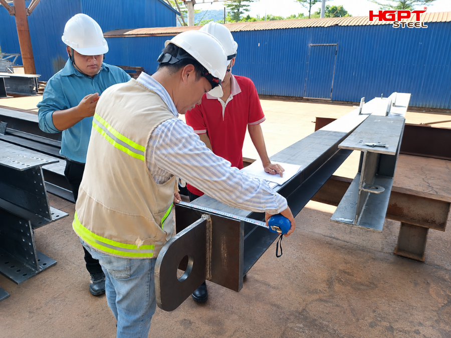 Hình 4: Nghiệm thu kết cấu thép hệ sàn đạo và cốt cứng tại nhà máy